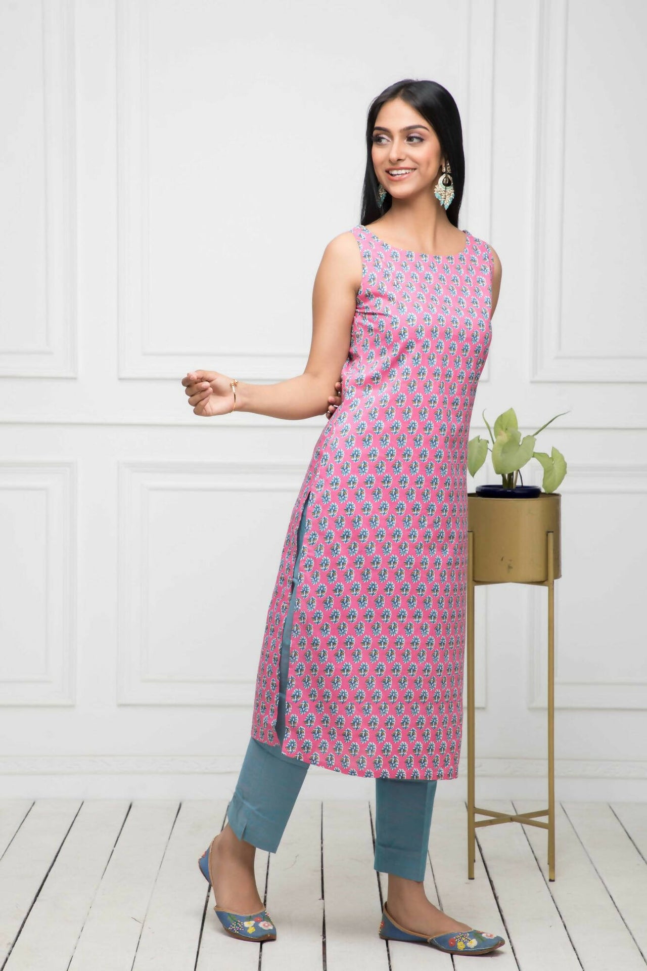 Myshka Women Pink Solid Cotton Straight Round Neck Kurtas - Distacart