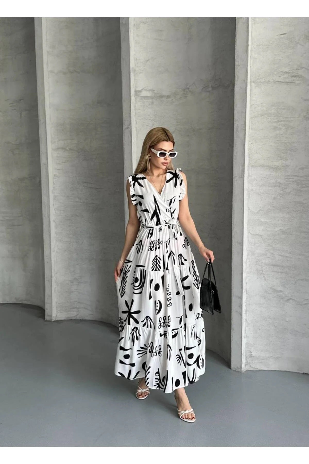 Pimu V-Neck Maxi Dress with Graphic Print-Black - Distacart