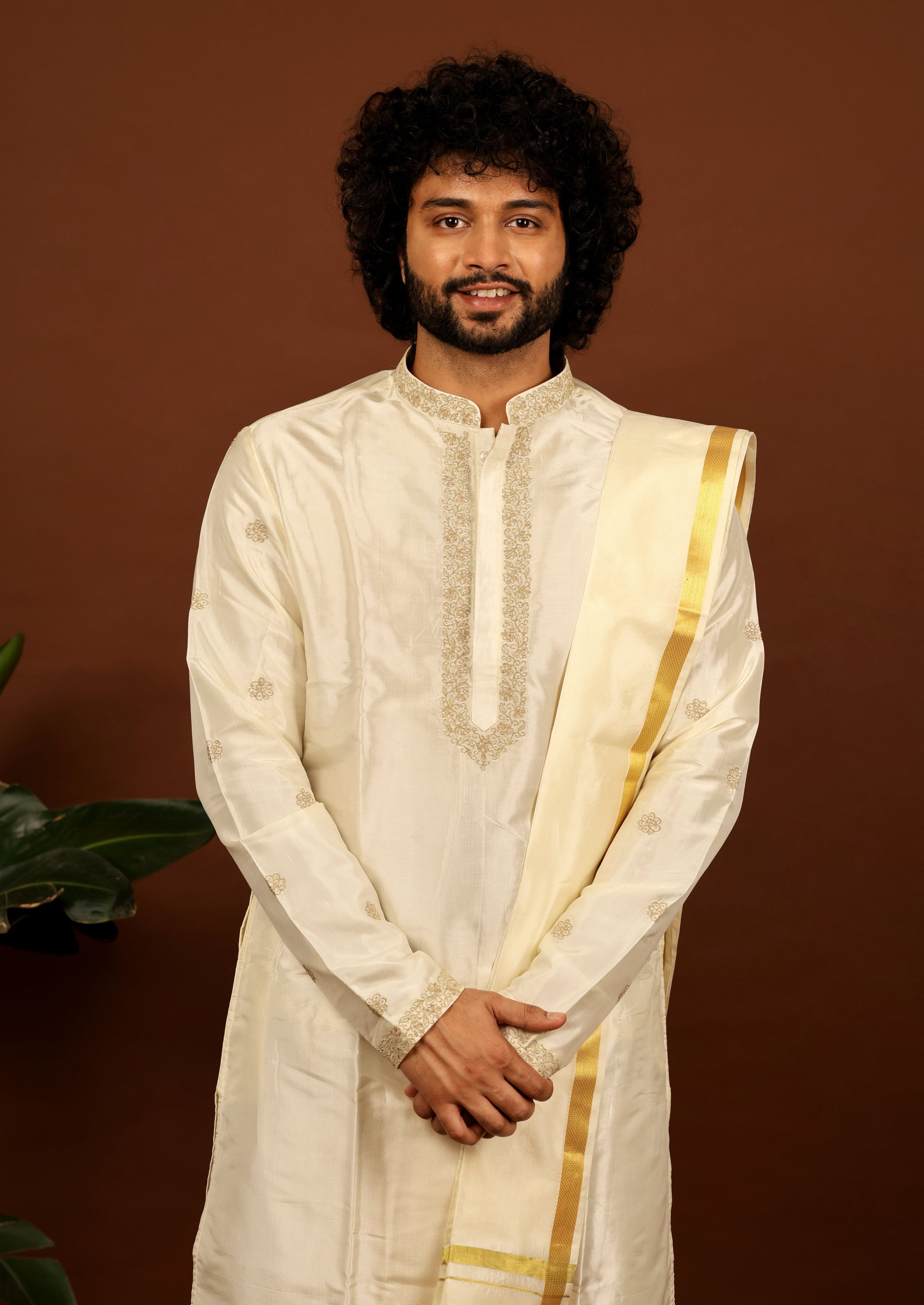 Off White Machine Embroidered Grandeur Pattu Kurta Set by Hilo Design - Distacart