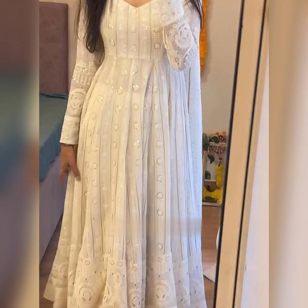 Yash Enterprise Off White Fux Blooming Embroidery Suit Set