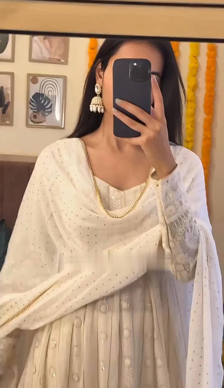 Yash Enterprise Off White Fux Blooming Embroidery Suit Set