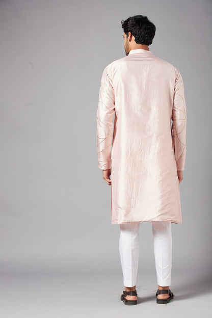 Ilaria Gold Zari Abstract Embroidered Peach Kurta by Hilo Design - Distacart