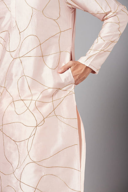 Ilaria Gold Zari Abstract Embroidered Peach Kurta by Hilo Design - Distacart