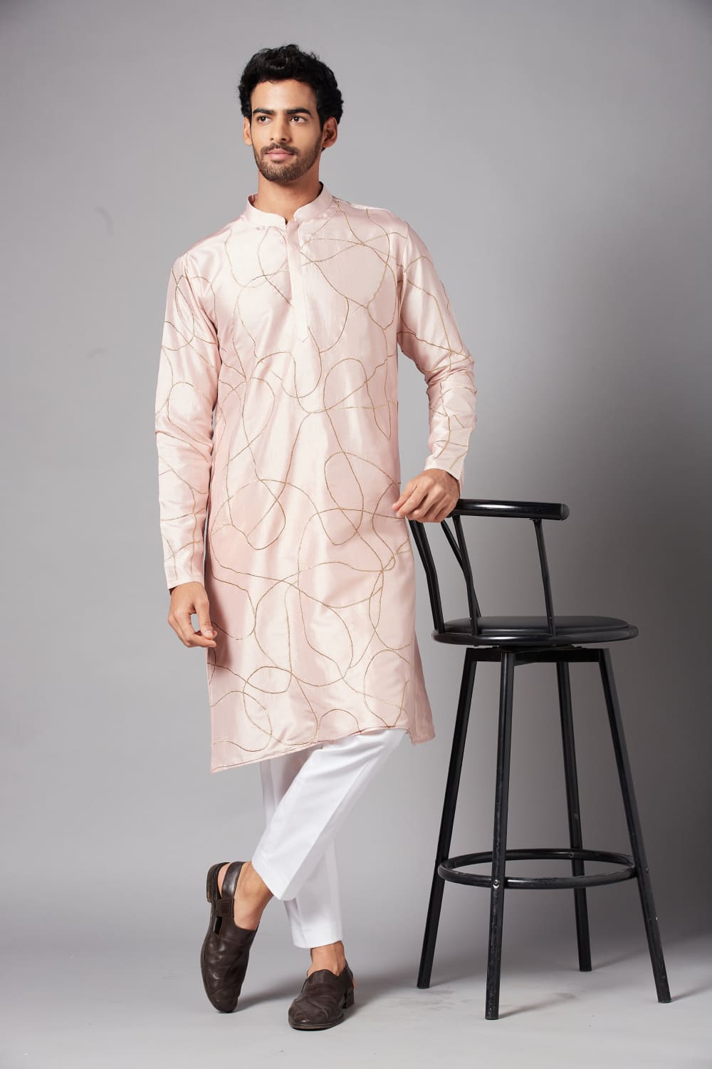 Ilaria Gold Zari Abstract Embroidered Peach Kurta by Hilo Design - Distacart