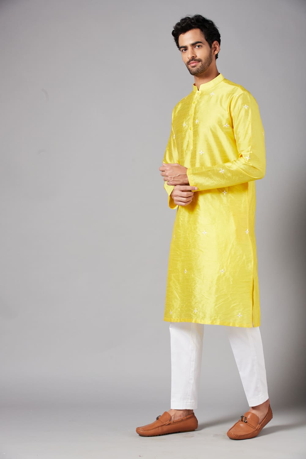 Saanjh Yellow Embroidered Kurta by Hilo Design - Distacart