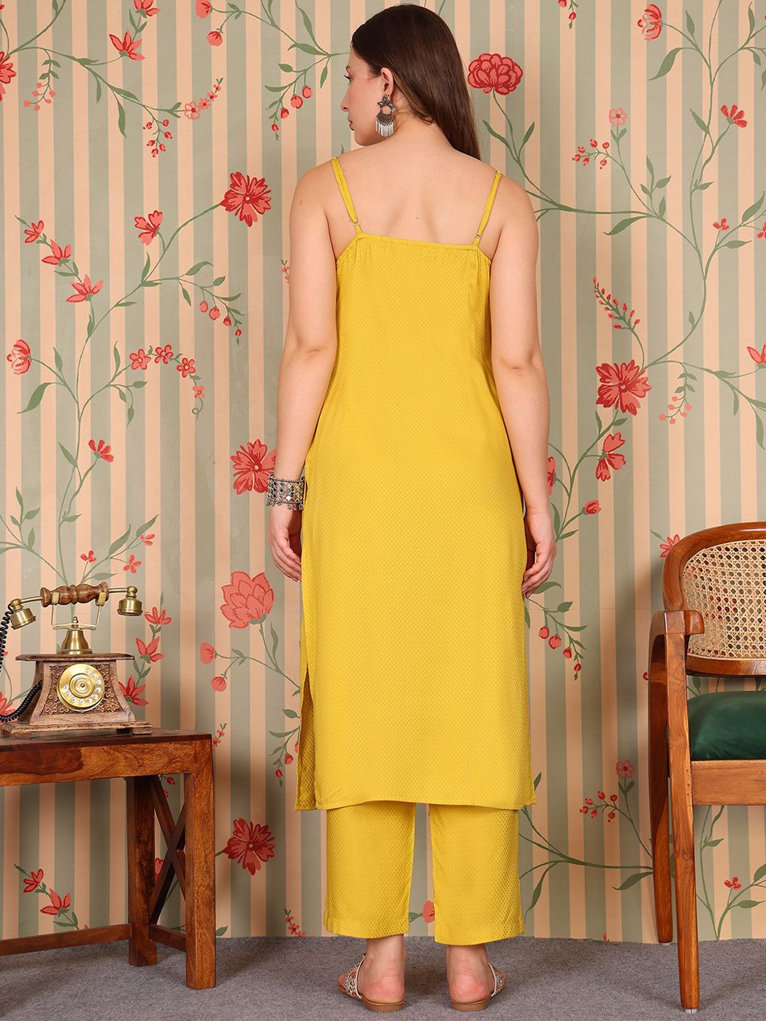 Ode by House of Pataudi Floral Regular Kurta with Trousers - Distacart
