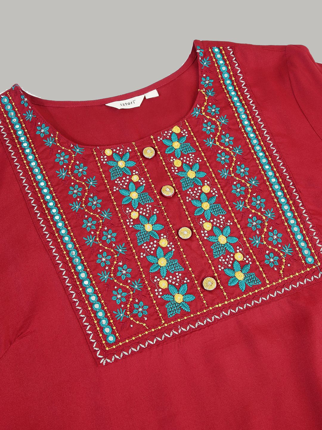 Sztori Plus Size Floral Yoke Design Straight Kurta