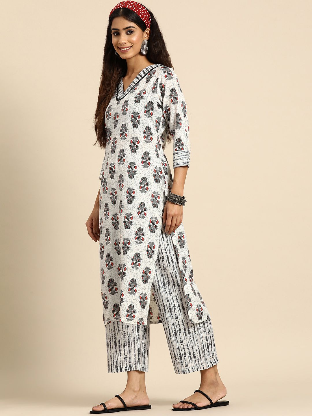 Sangria Women Floral Printed Regular Kurta with Palazzos & Belt