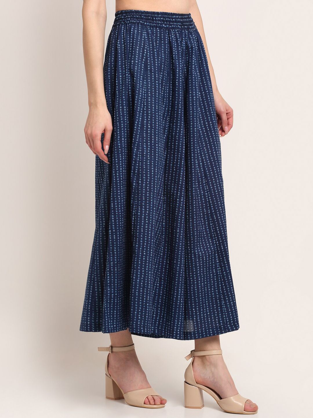 TAG 7 Women Navy Blue Printed Flared Palazzos - Distacart