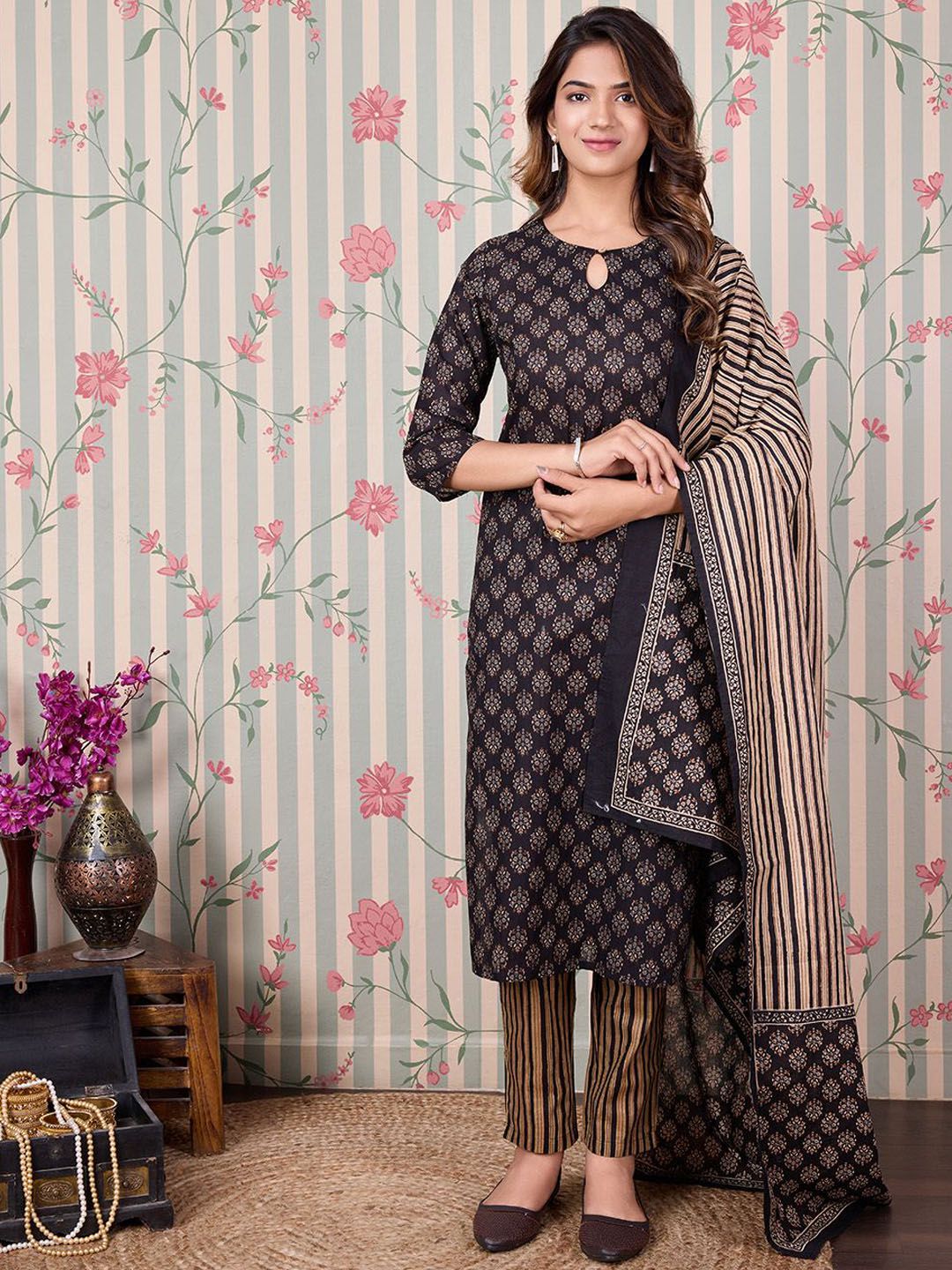 Ode by House of Pataudi Ethnic Motifs Printed Pure Cotton Kurta with Trousers & Dupatta - Distacart