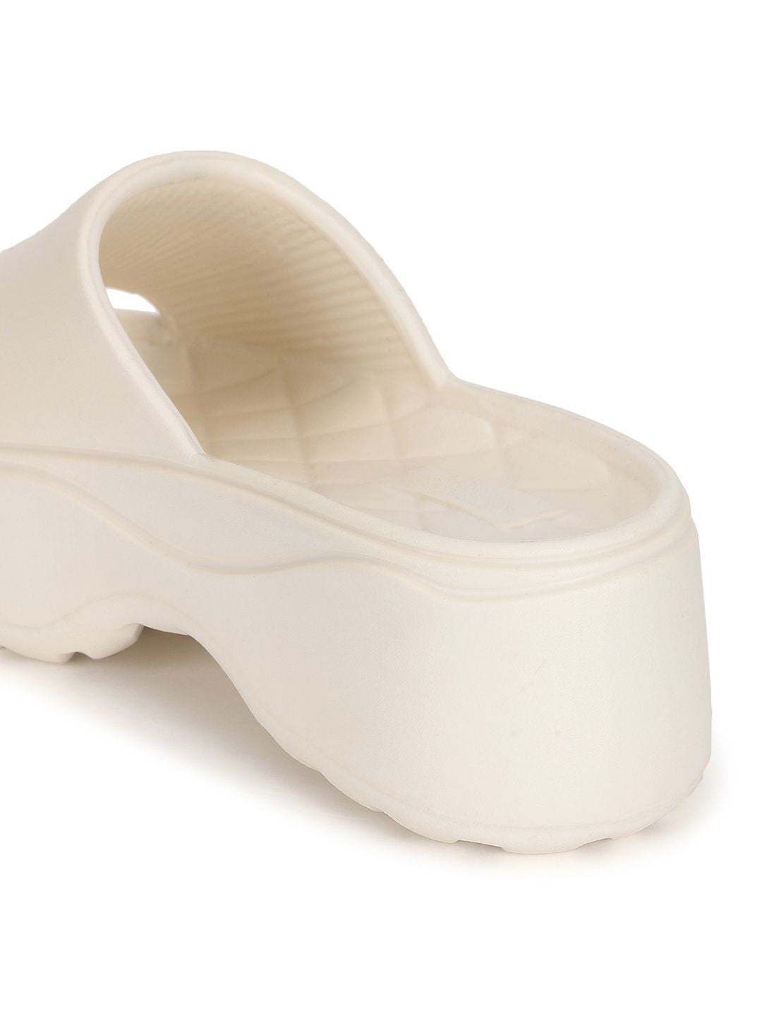 Roadster The Lifestyle Co Women Round Toe Flip Flops