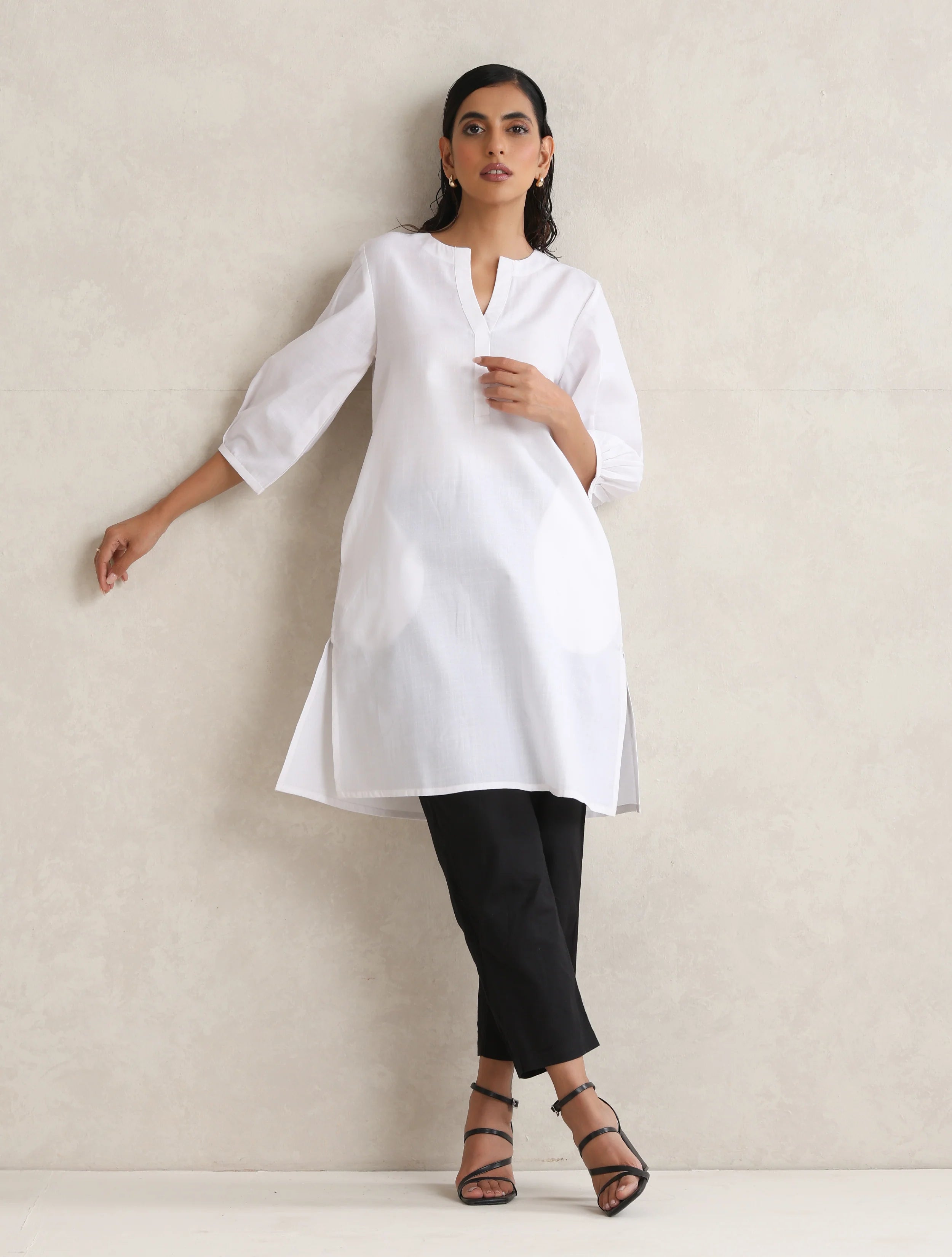 trueBrowns White Cotton Blend Short Kurta - Distacart