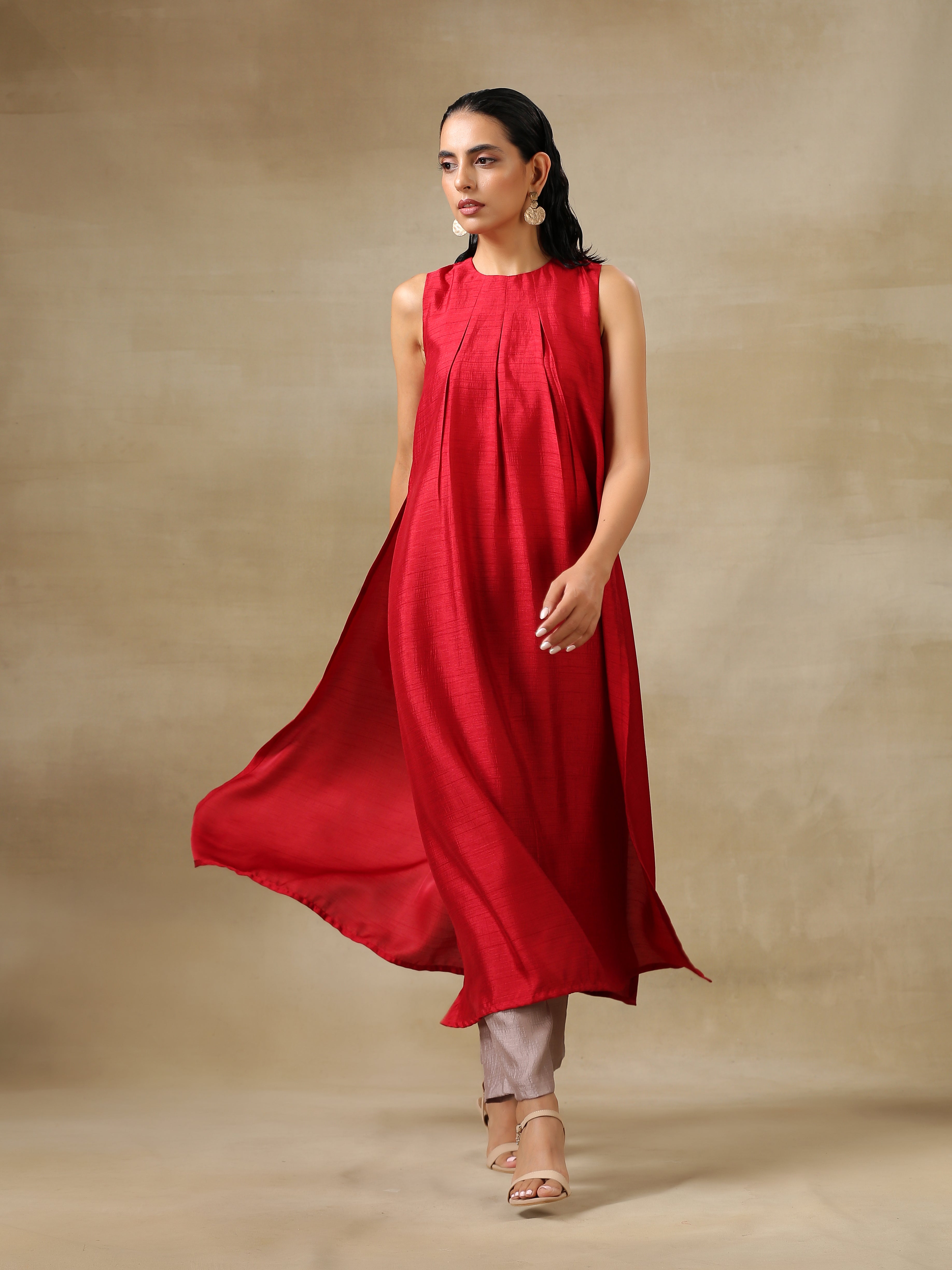 trueBrowns Maroon Textured Silk Sleeveless Kurta Pant Set - Distacart