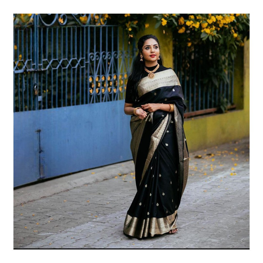 NOZ2TOZ Jacquard Lichi Silk Black Saree With Unstitched Blouse Piece - Distacart