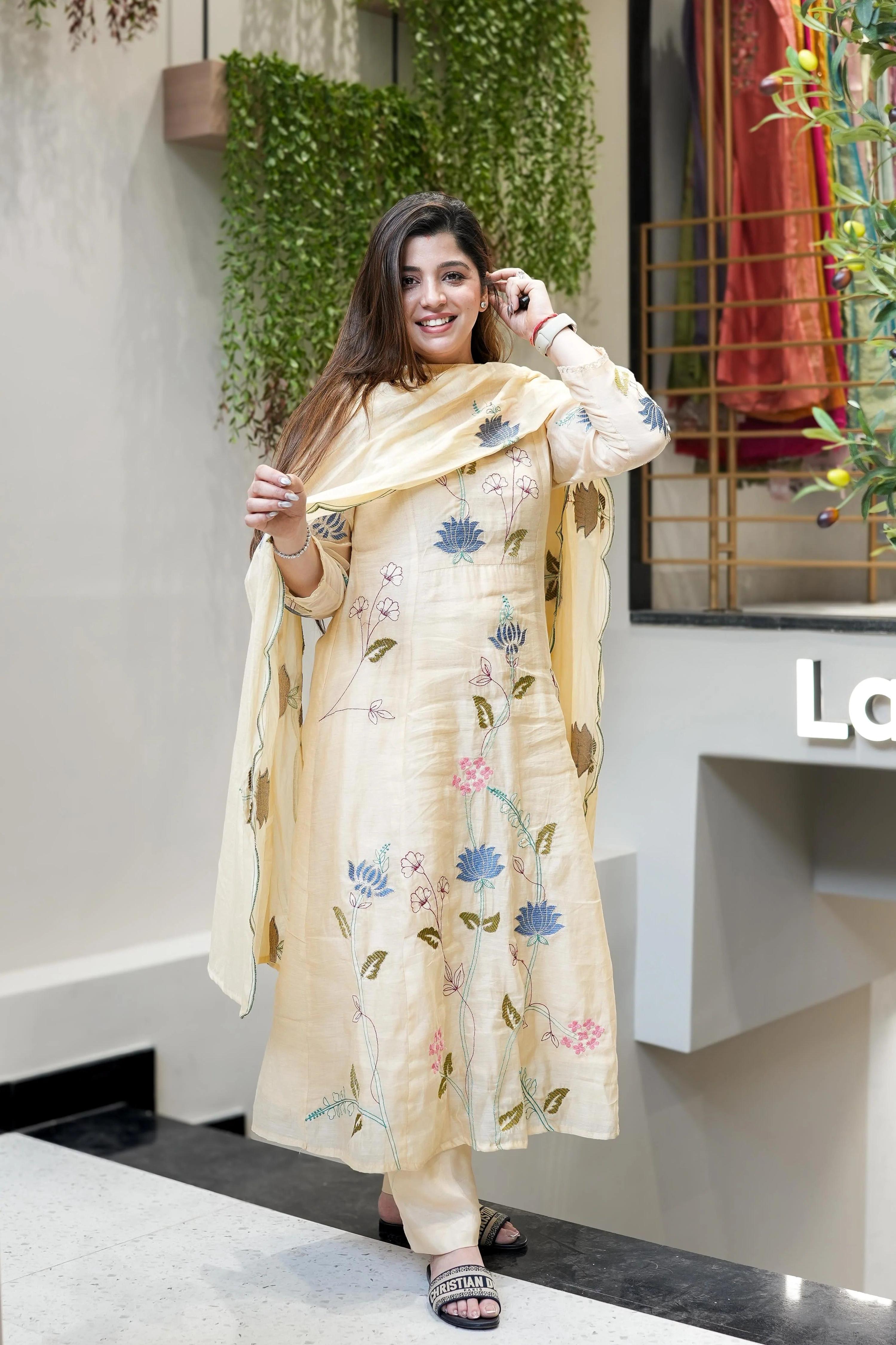 Vegaa Fashion Off White Viscose Chanderi Embroidered Salwar Suit