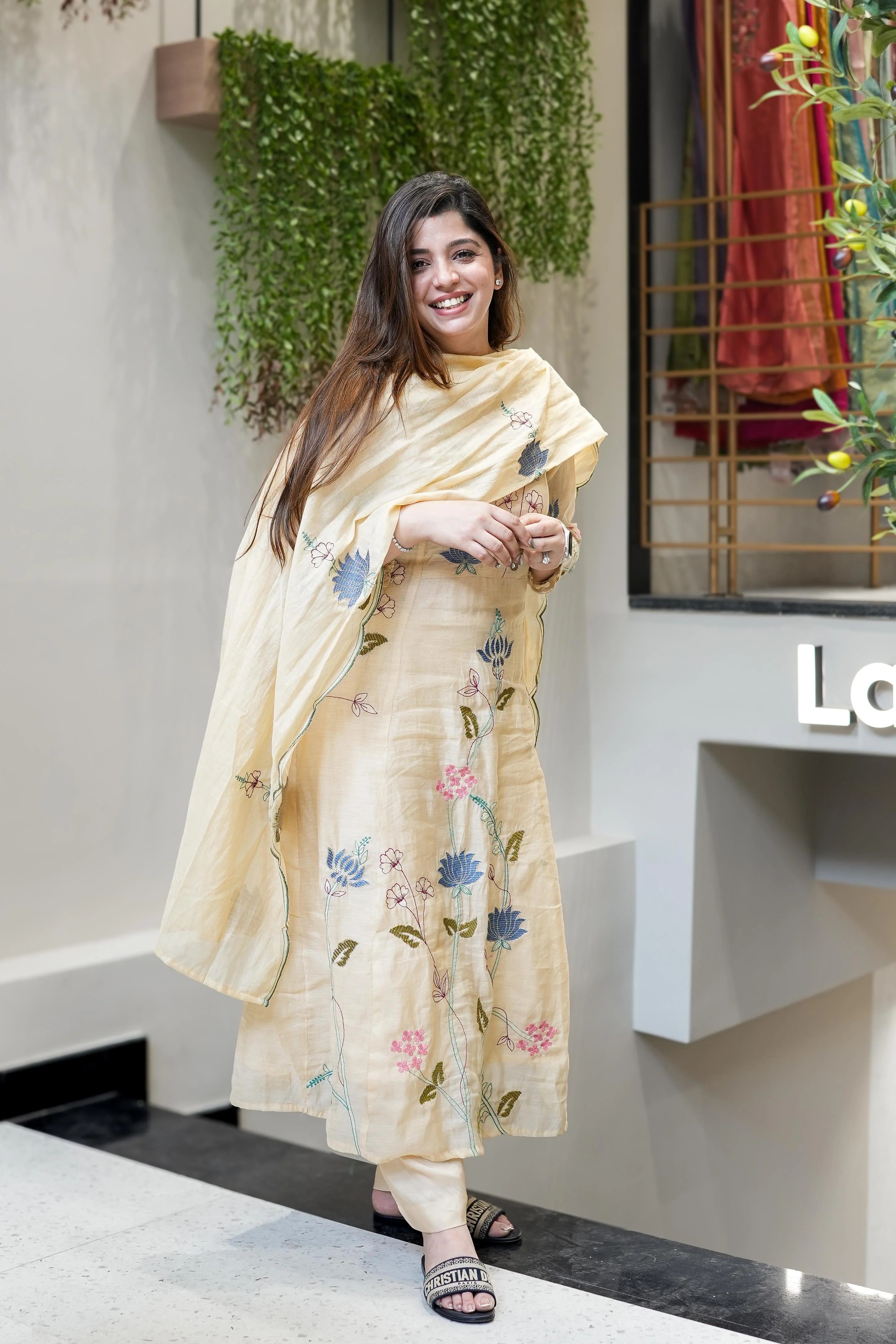 Vegaa Fashion Off White Viscose Chanderi Embroidered Salwar Suit
