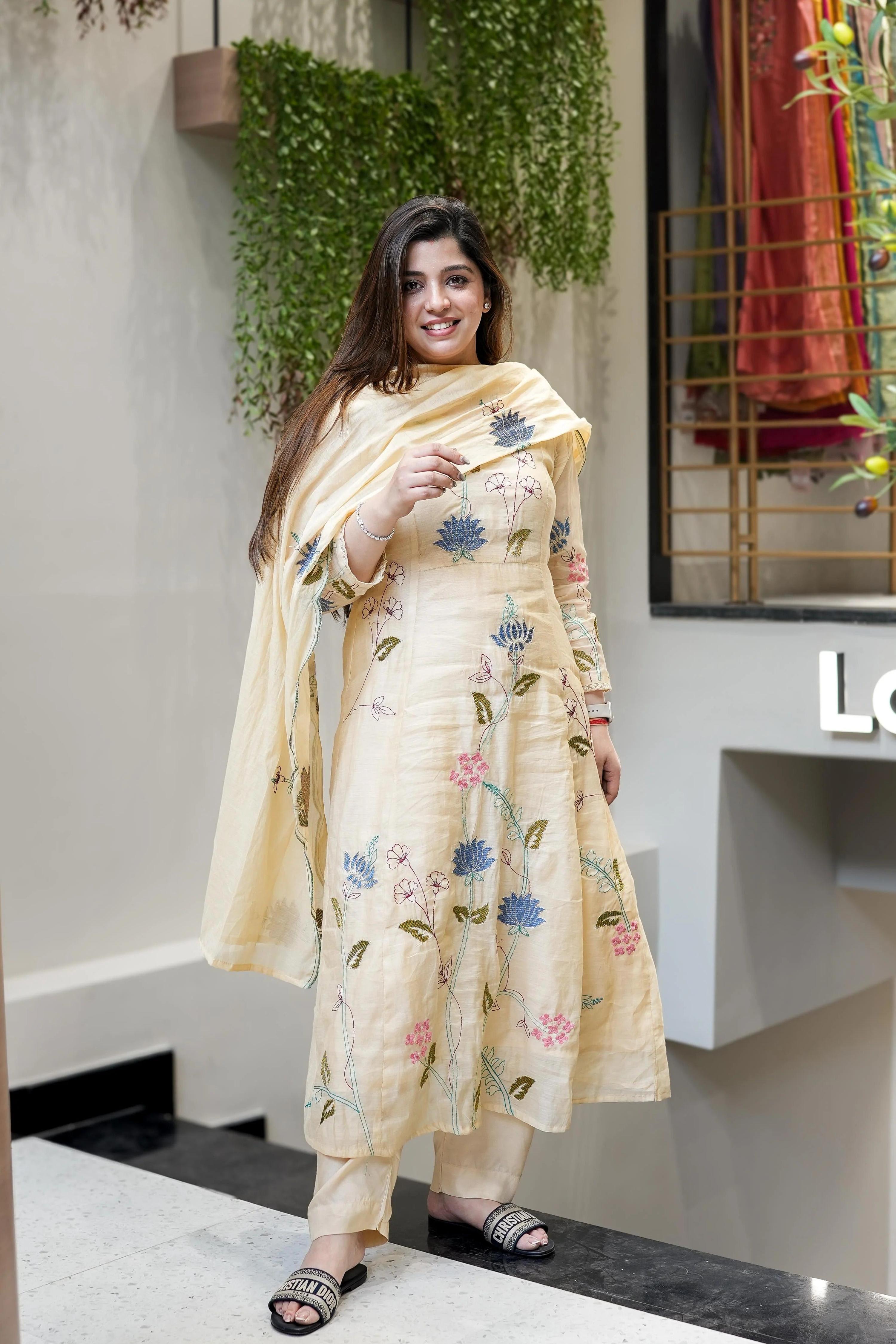 Vegaa Fashion Off White Viscose Chanderi Embroidered Salwar Suit