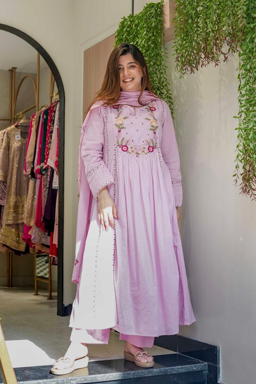 Vegaa Fashion Light Pink Chanderi Silk Embroidered Salwar Suit