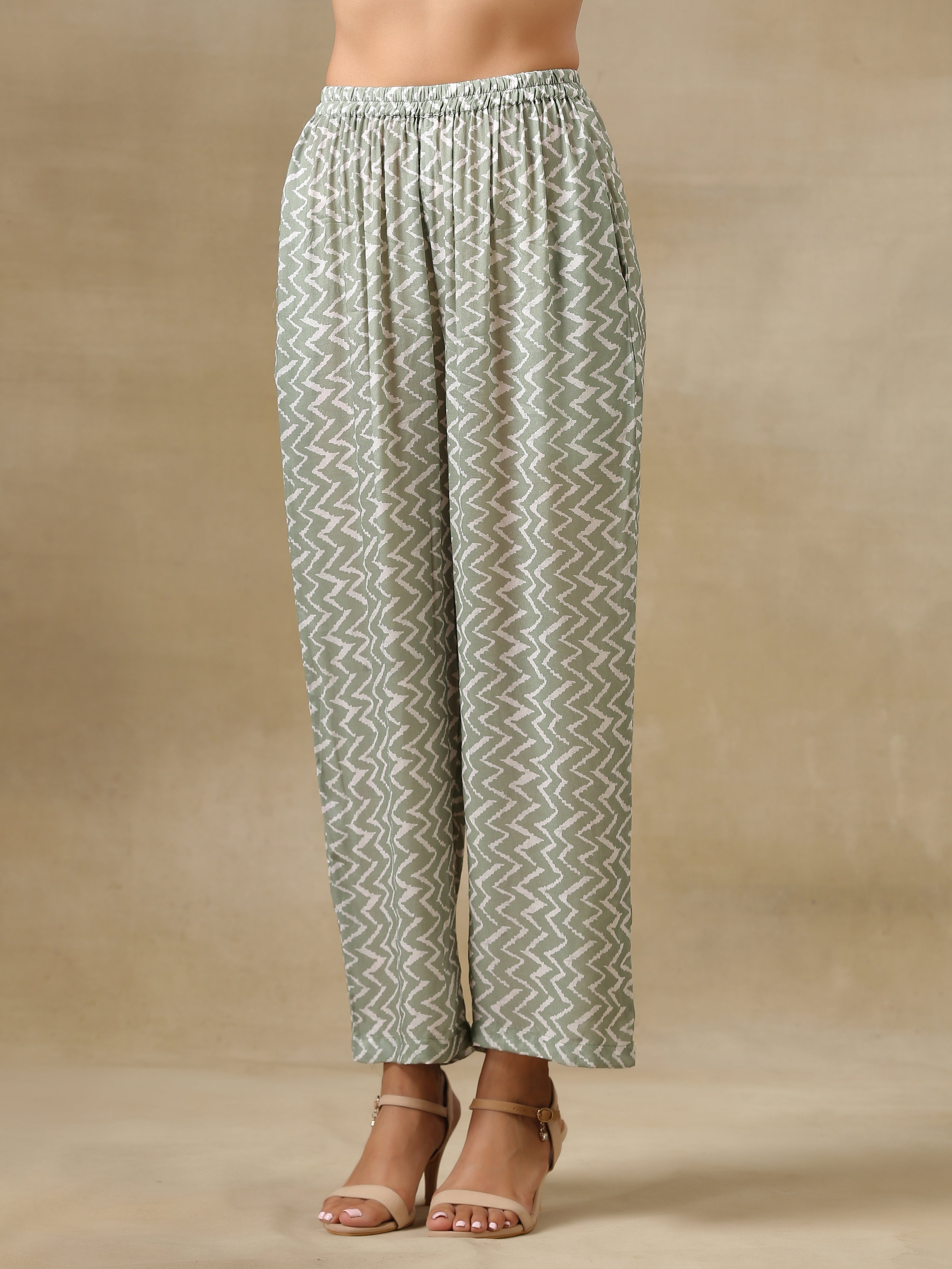 trueBrowns Light Green Bandhani Printed Silk V-Neck Co-Ord Set - Distacart