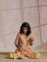 Thumbnail for trueBrowns Lime Pink Zig-Zag Lines Print Cotton Kurta Pant Set | Relove