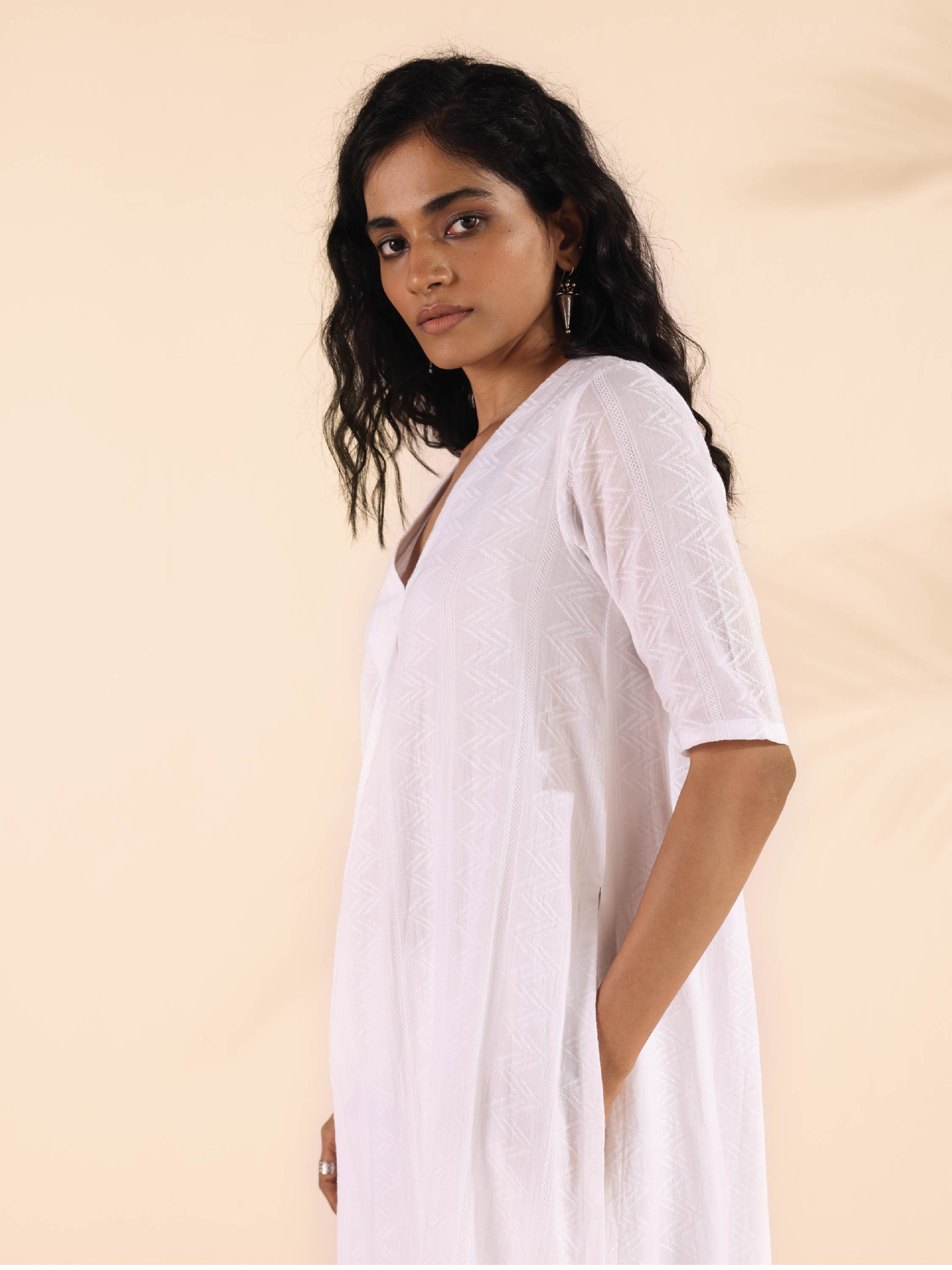 trueBrowns White Cotton Dobby V-Neck Kurta Pant Set - Distacart