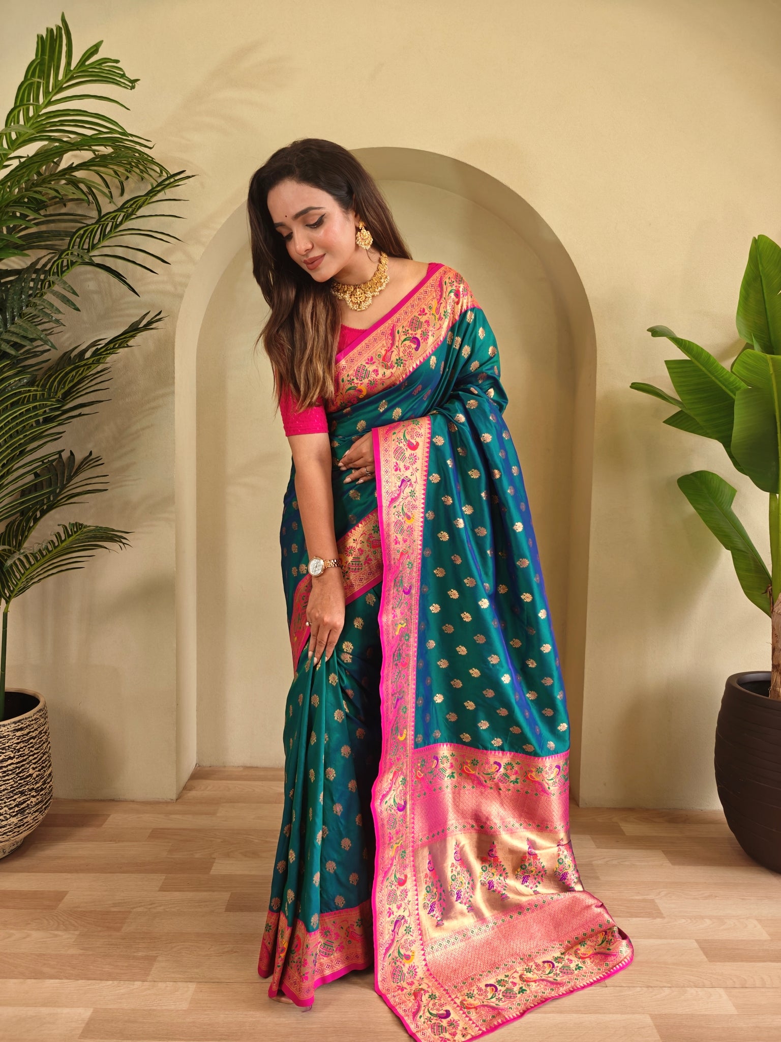 Mameraa Sarees Paithani Silk Blend Weaving Saree With Contrast Blouse-Rama Green - Dista