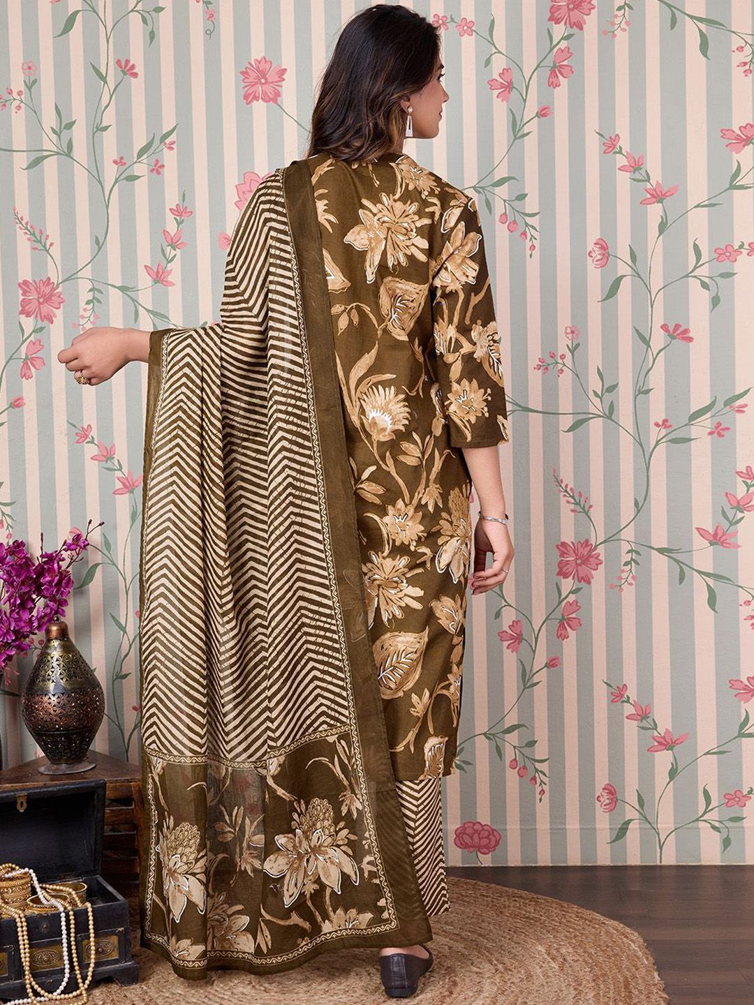 Ode by House of Pataudi Floral Printed Regular Pure Cotton Kurta with Trousers & Dupatta - Distacart