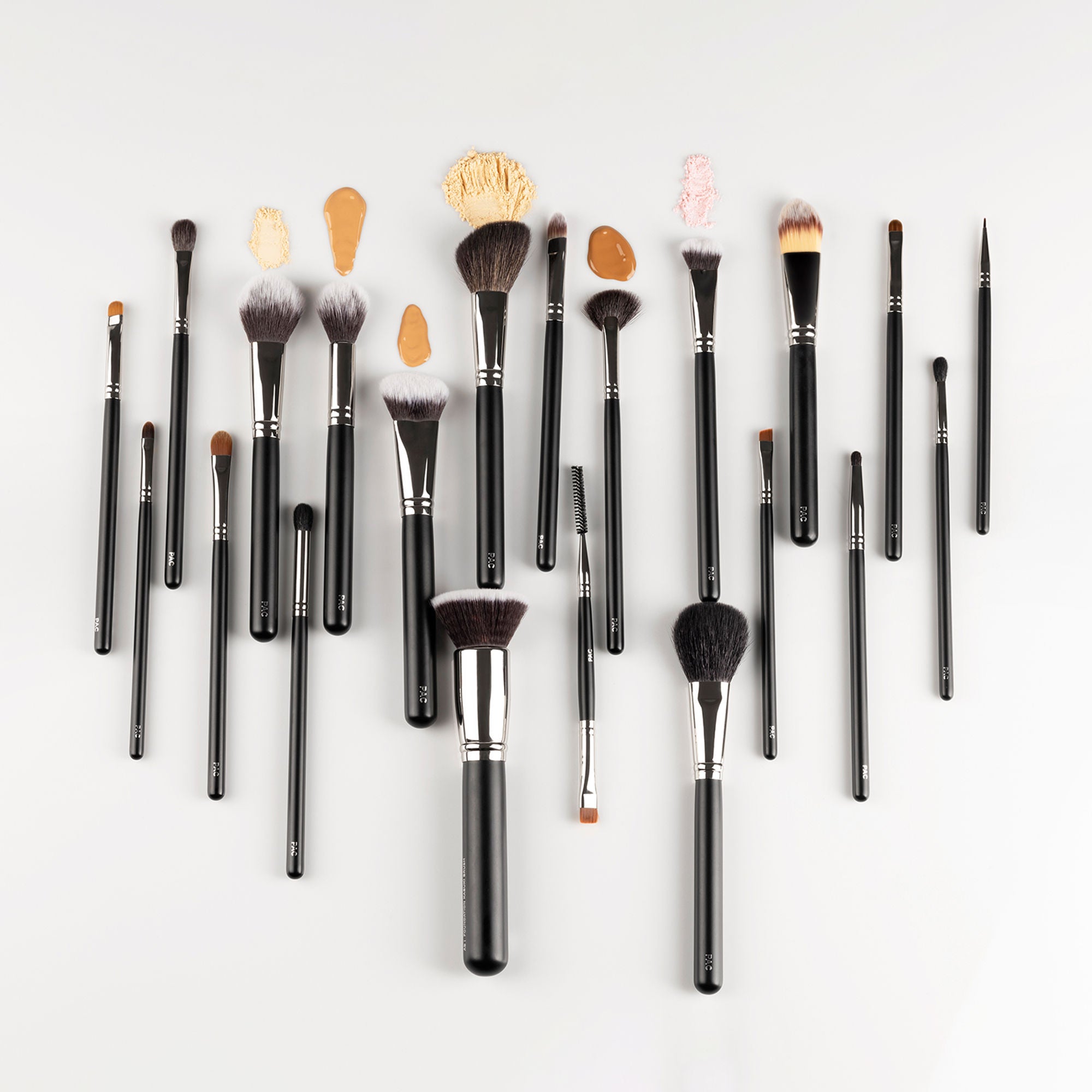 PAC Studio Absolute Basics - Amateur & Beginner MUA Set Lightweight Ergonomic Handles Hard Case Brush Pouch