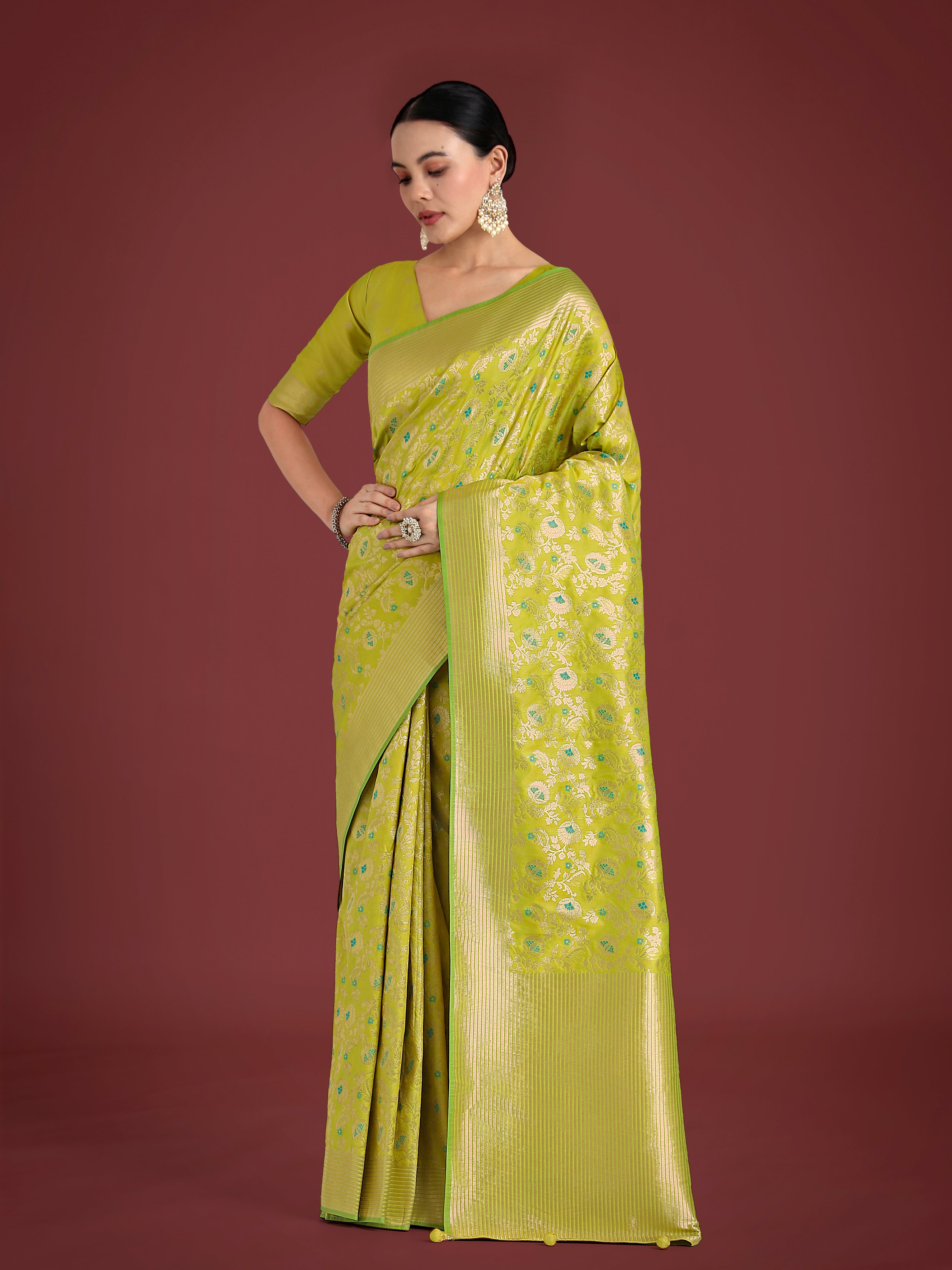 Monjolika Fashion Banarasi Silk Parrot Green Zaal Pattern Traditional Saree