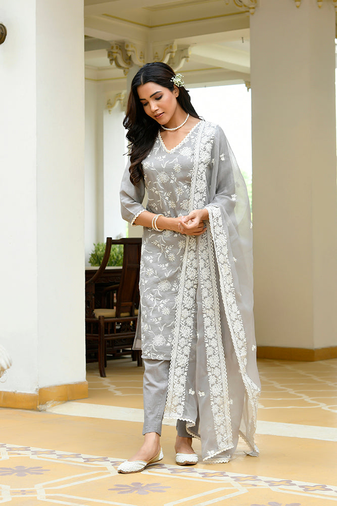 Vaasva Women Grey Linen Embroidered Solid Kurta Set With Solid Pants & Chiffon Embroidered Dupatta - Distacart