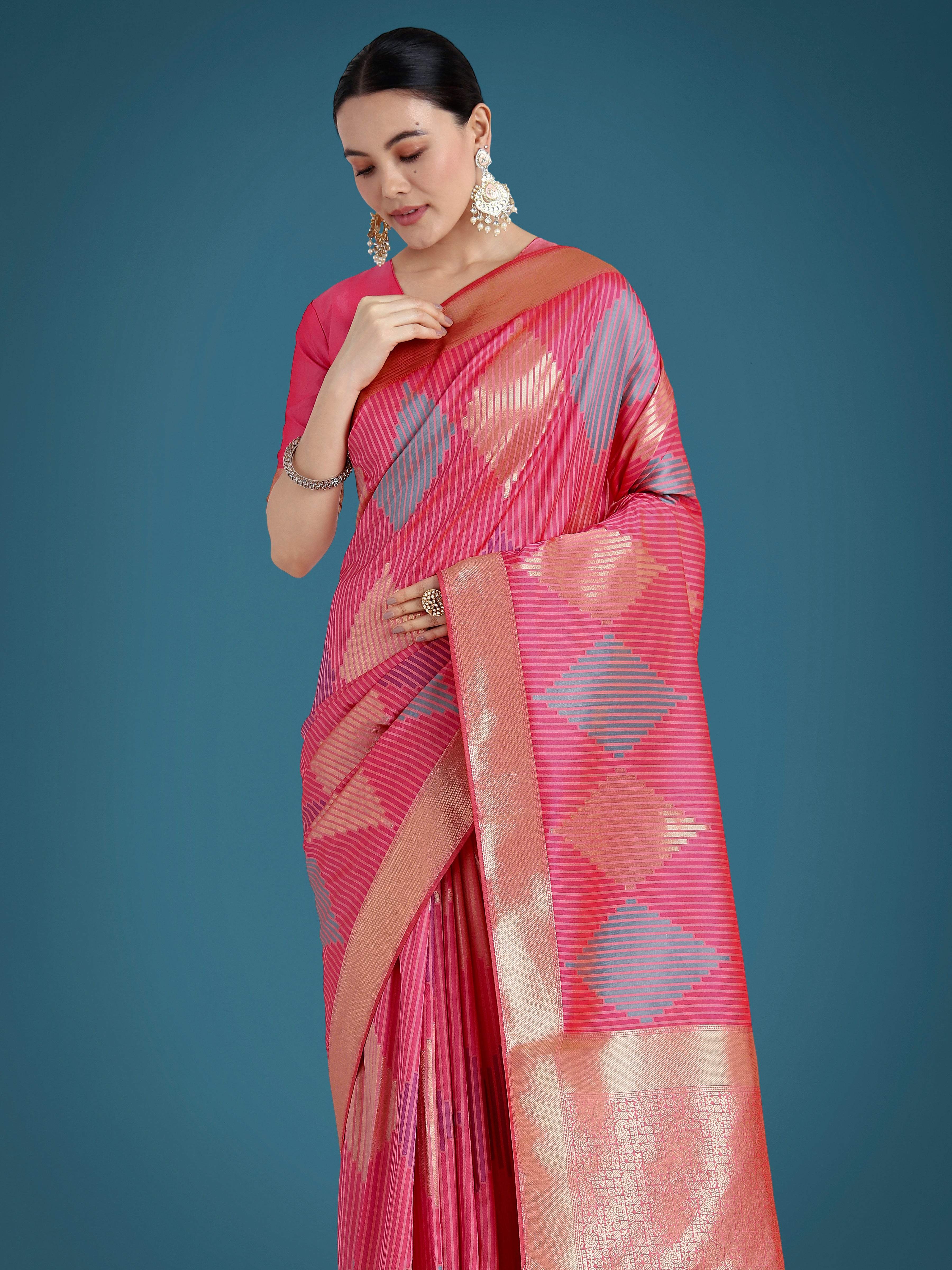 Monjolika Fashion Light Pink Colour Banarasi Silk Zari Weaving Classic Saree
