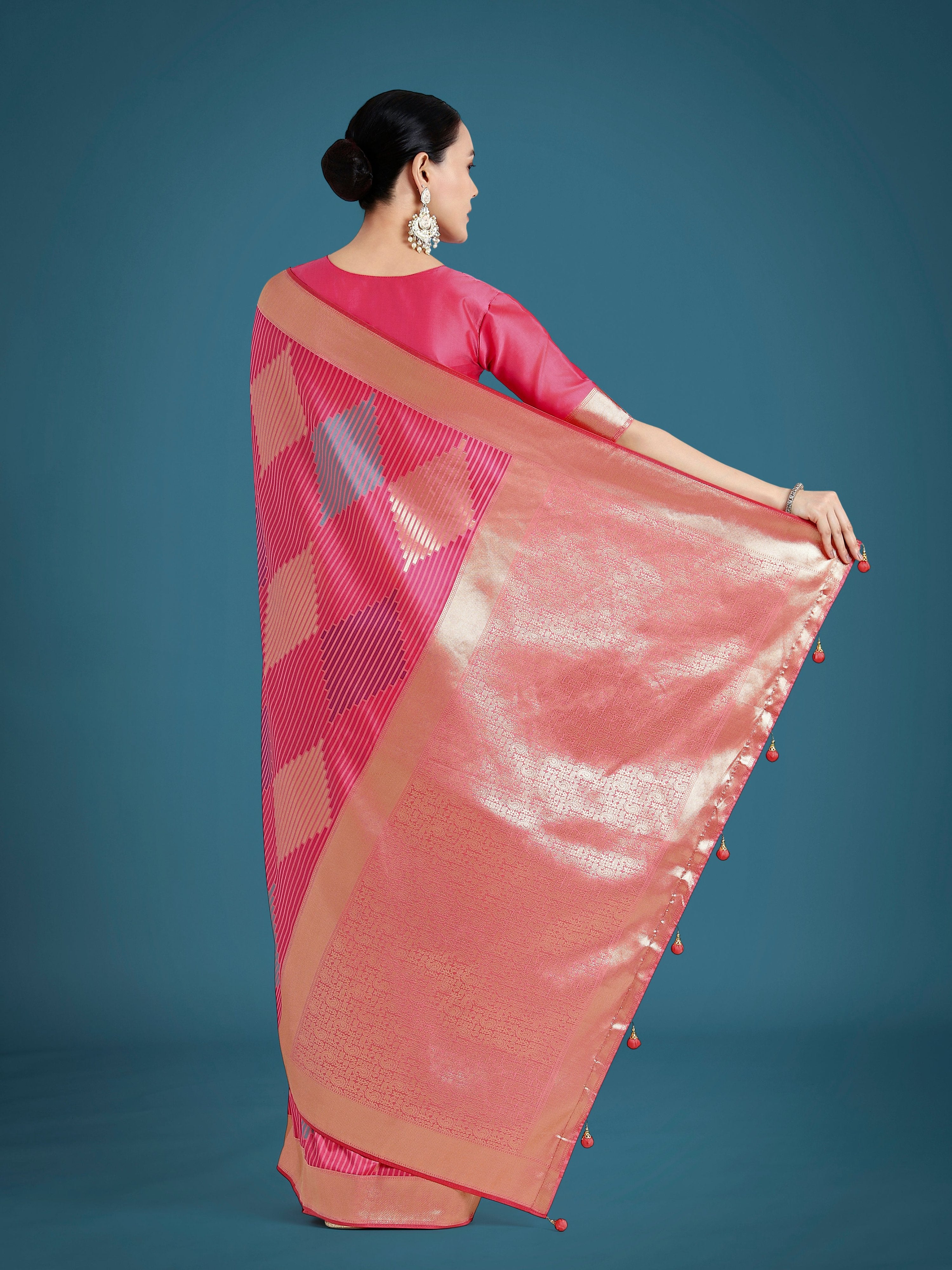 Monjolika Fashion Light Pink Colour Banarasi Silk Zari Weaving Classic Saree