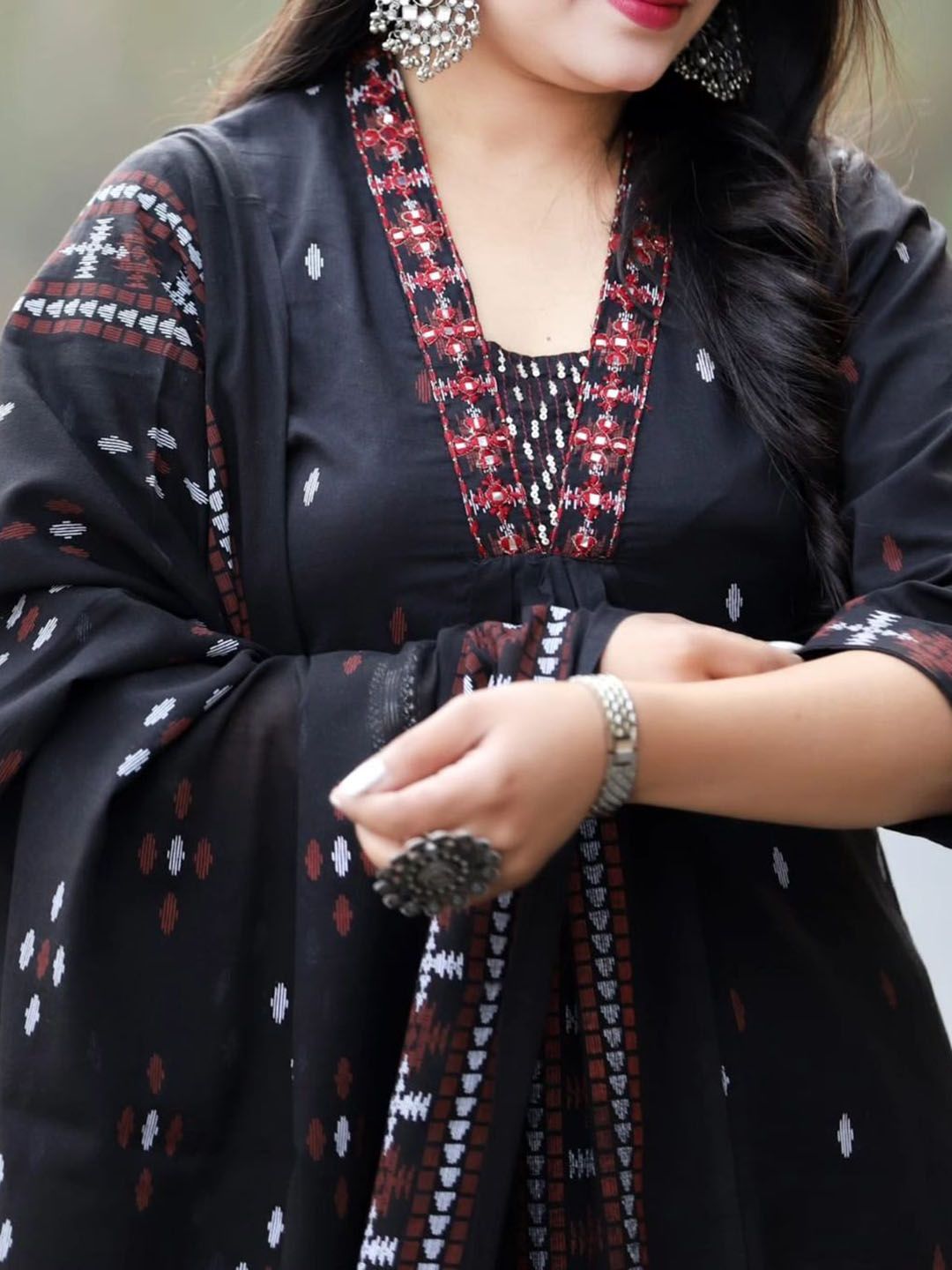 Kalini Embroidered Regular Thread Work Kurta with Trousers & Dupatta - Distacart