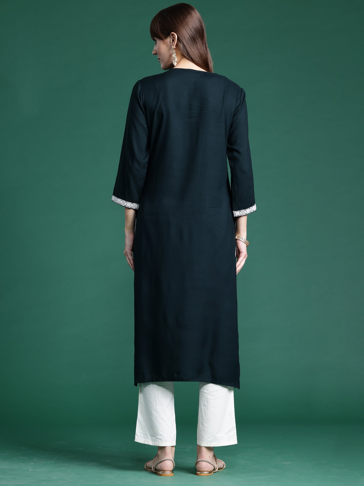 Indo Era Green Embroidered Straight Kurta - Distacart