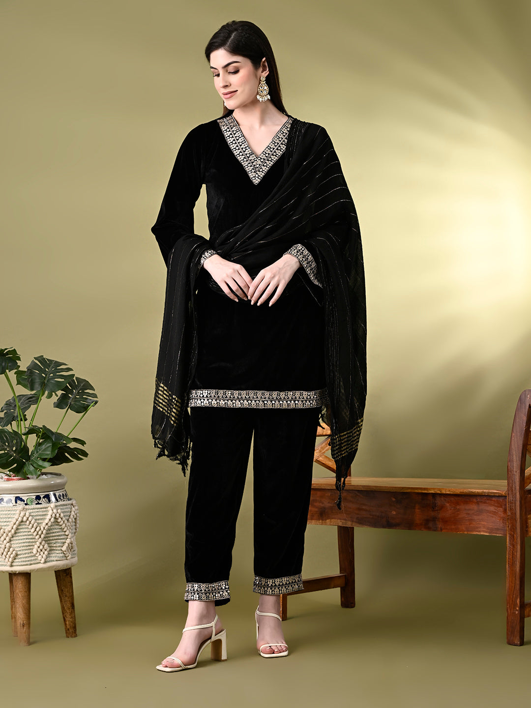Myshka Women's Black Velvet Kurta Pant With Dupatta Set - Distacart