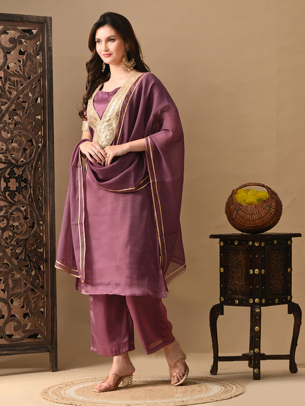Myshka Mauve Silk Blend Straight Round Neck Short Sleeves Kurta Trousers With Dupatta