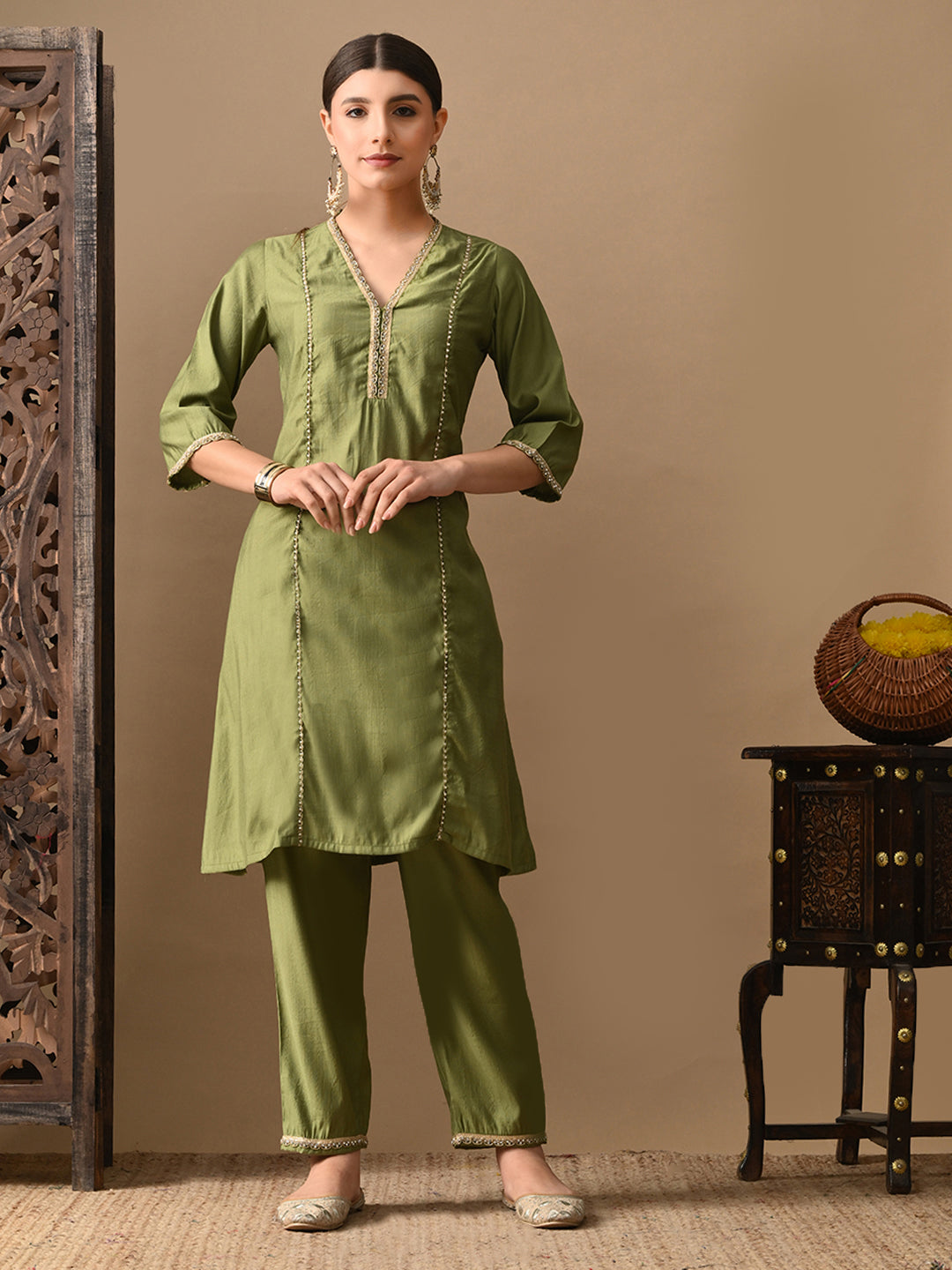 Myshka Green Silk Blend Straight V-Neck Three-Quarter Sleeves Kurta Trousers With Dupatta