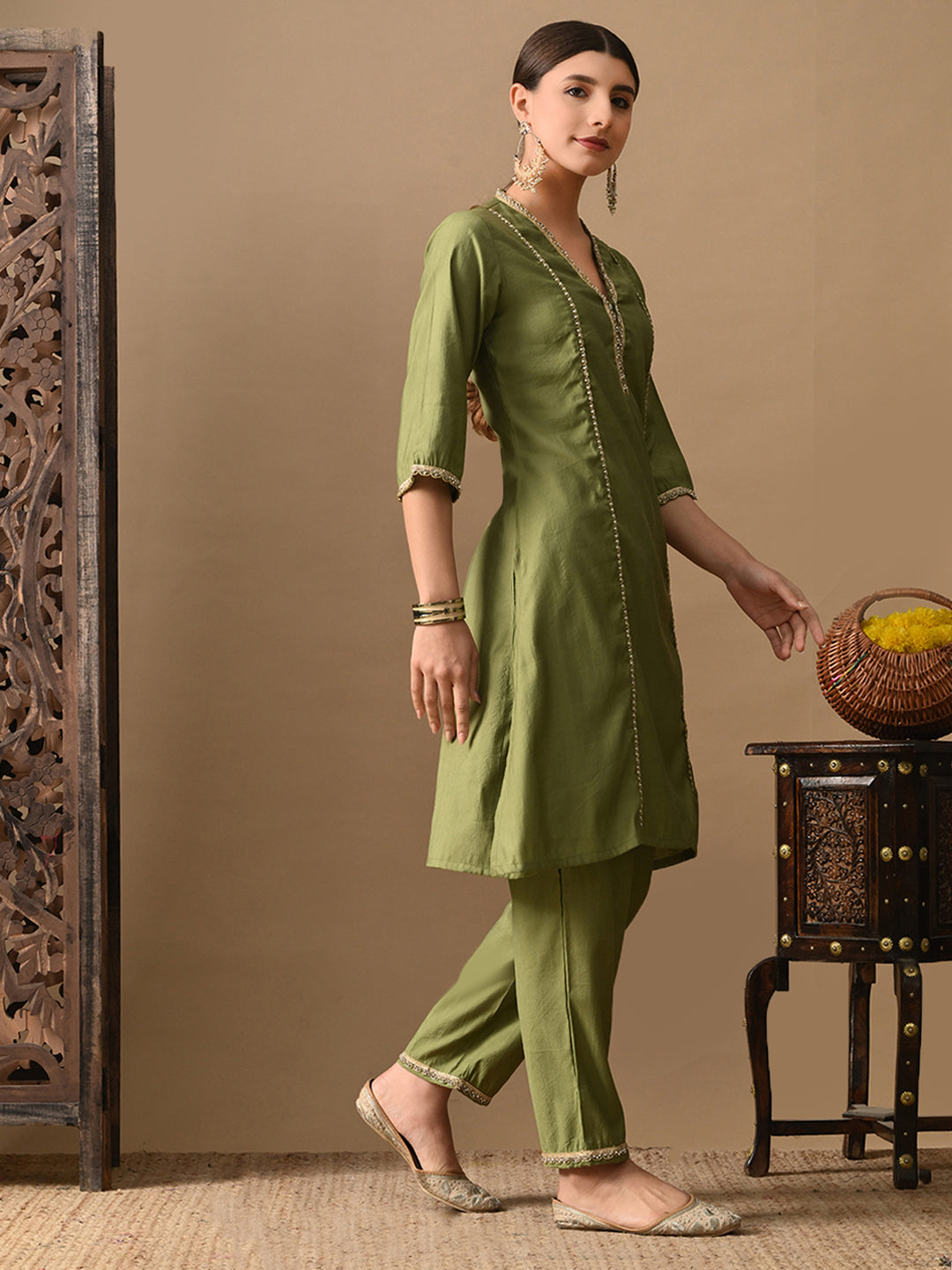 Myshka Green Silk Blend Straight V-Neck Three-Quarter Sleeves Kurta Trousers With Dupatta