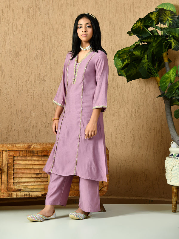 Myshka Kids Girls Calf length Embellished Kurta Set Lavender Color