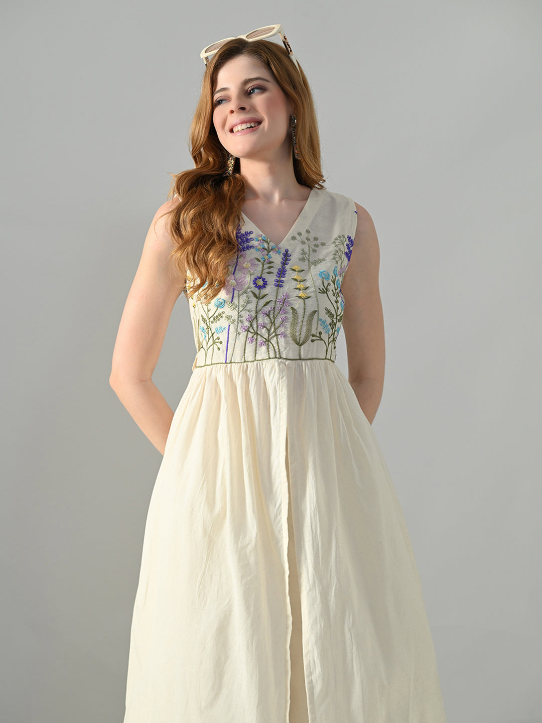 Myshka Women Off White Embroidered Long Kurta With Front Slit Trouser