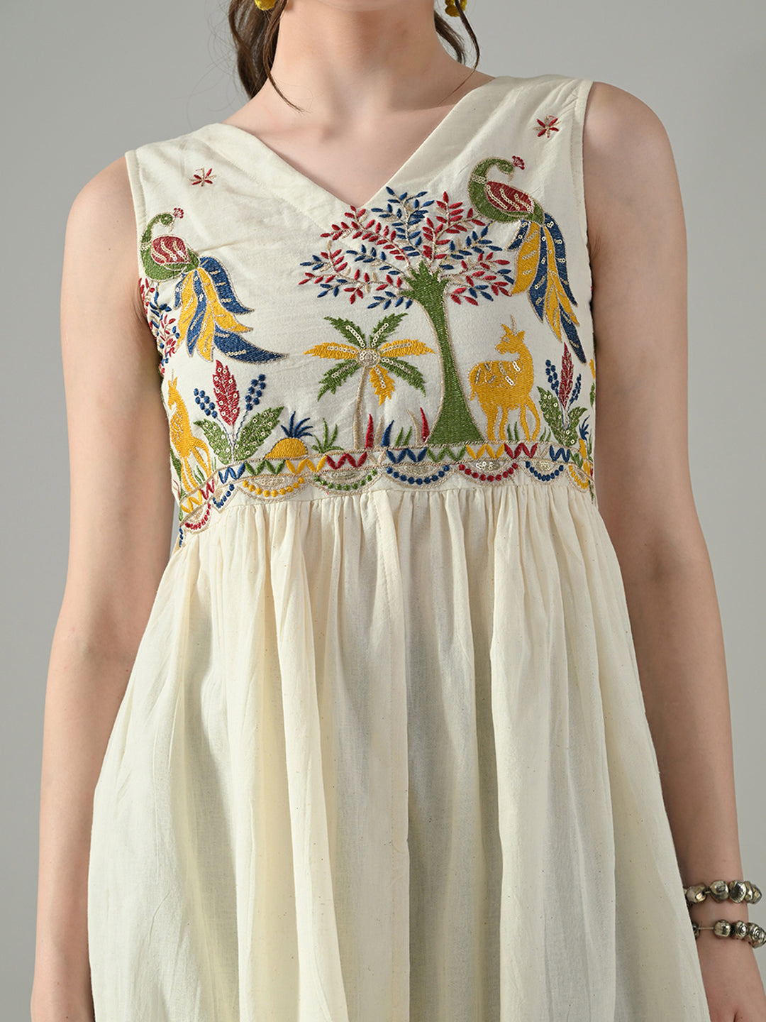 Myshka Women Off White Multicolor Thread Embroidered Sleeveless Long Kurta
