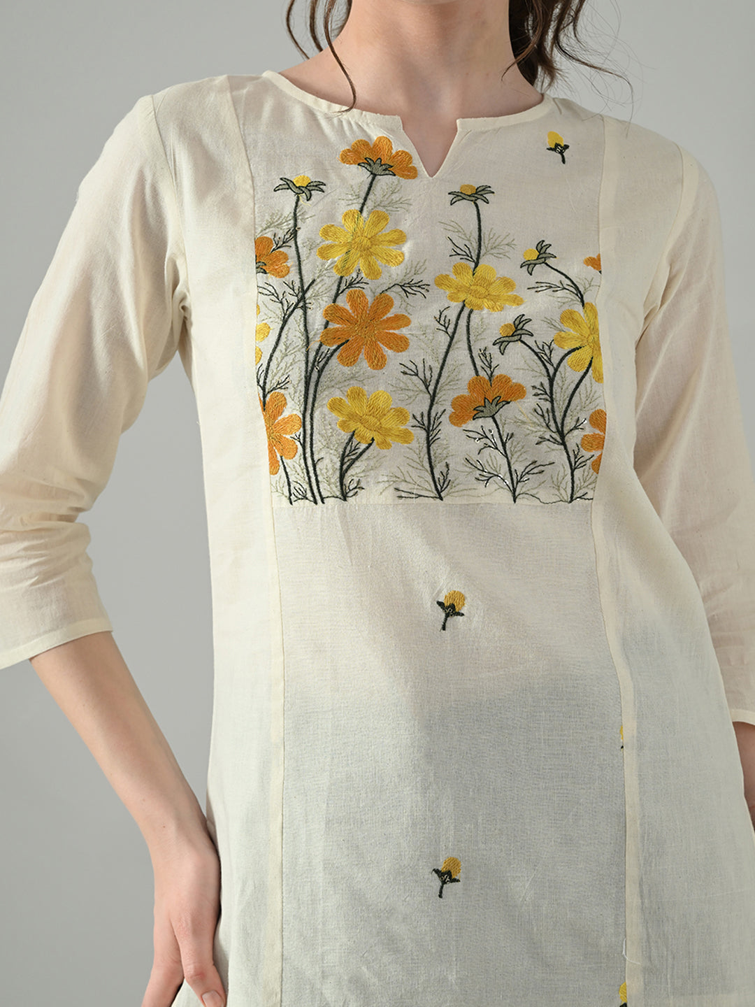 Myshka Women Off White Multicolor Thread Embroidered Tunic Three Quarter Sleeves Round Neck