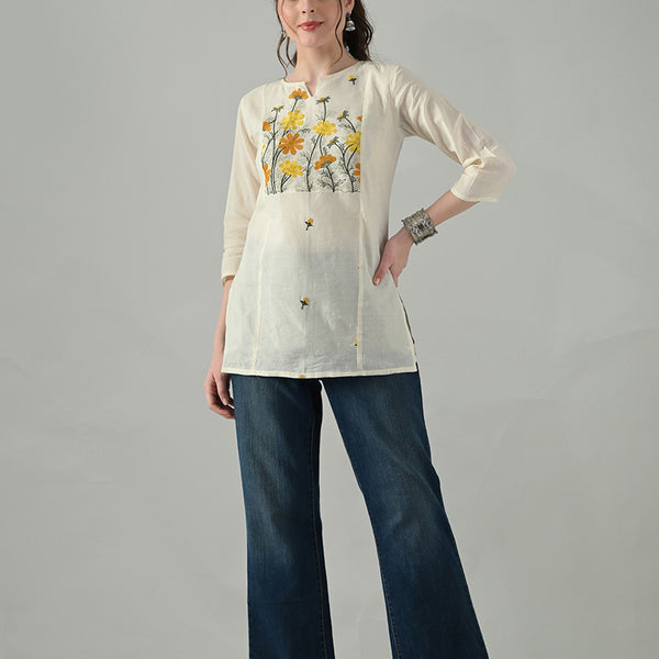 Myshka Women Off White Multicolor Thread Embroidered Tunic Three Quarter Sleeves Round Neck