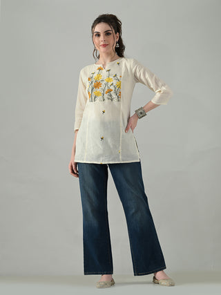 Myshka Women Off White Multicolor Thread Embroidered Tunic Three Quarter Sleeves Round Neck