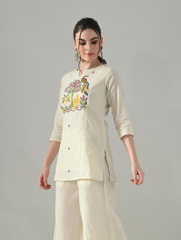 Myshka Women Off White Multicolor Thread Embroidered Tunic Three Quarter Sleeves Round Neck