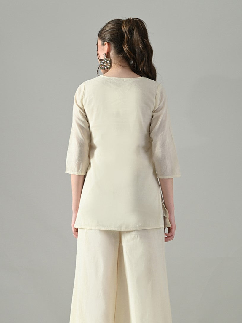 Myshka Women Off White Multicolor Thread Embroidered Tunic Three Quarter Sleeves Round Neck