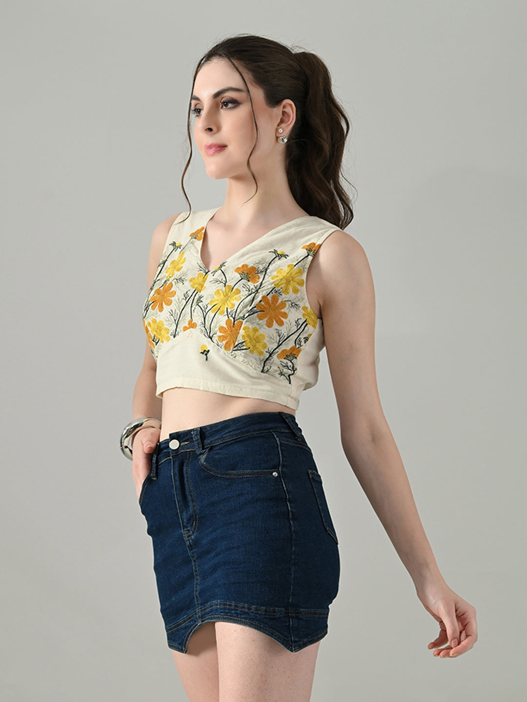 Myshka Women Off White Multicolor Thread Embroidered Saree Blouse