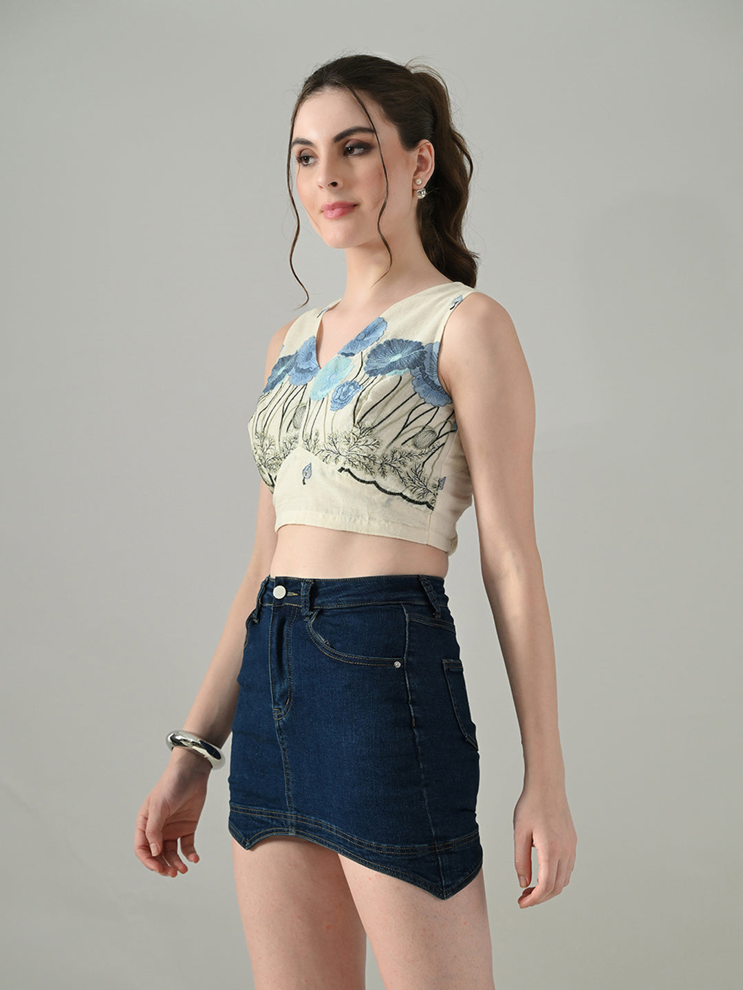 Myshka Women Off White Multicolor Thread Embroidered Saree Blouse