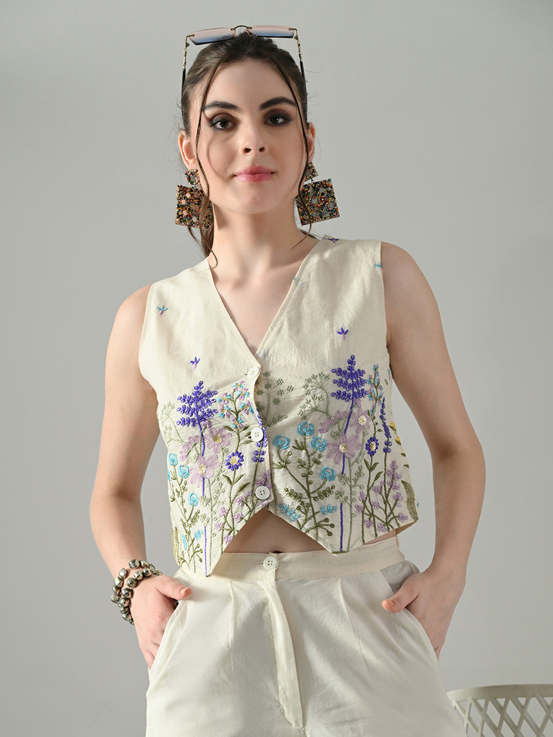 Myshka Women Off White Multicolor Thread Embroidered Waistcoat