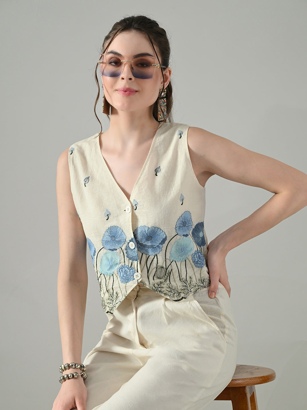 Myshka Women Off White Multicolor Thread Embroidered Waistcoat